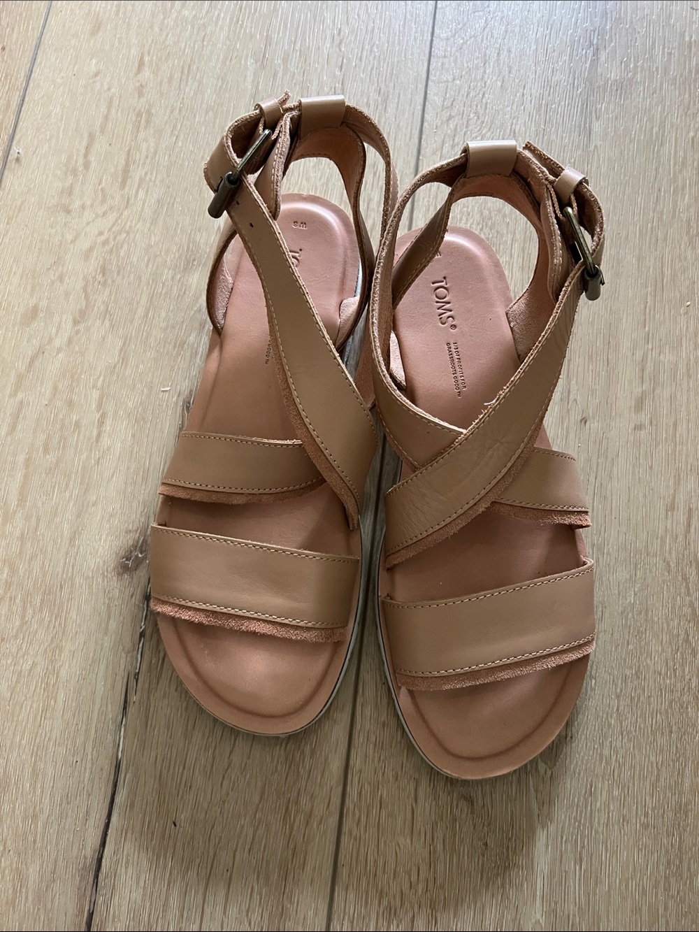 TOMS Women's Tan Leather Crossover Strap Sandals